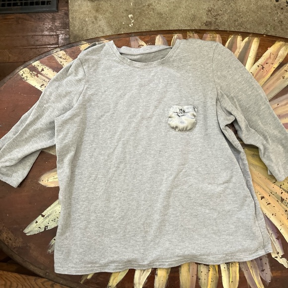 Gray quarter sleeve knit shirt with contrast pocket and epaulet detail - Picture 1 of 5